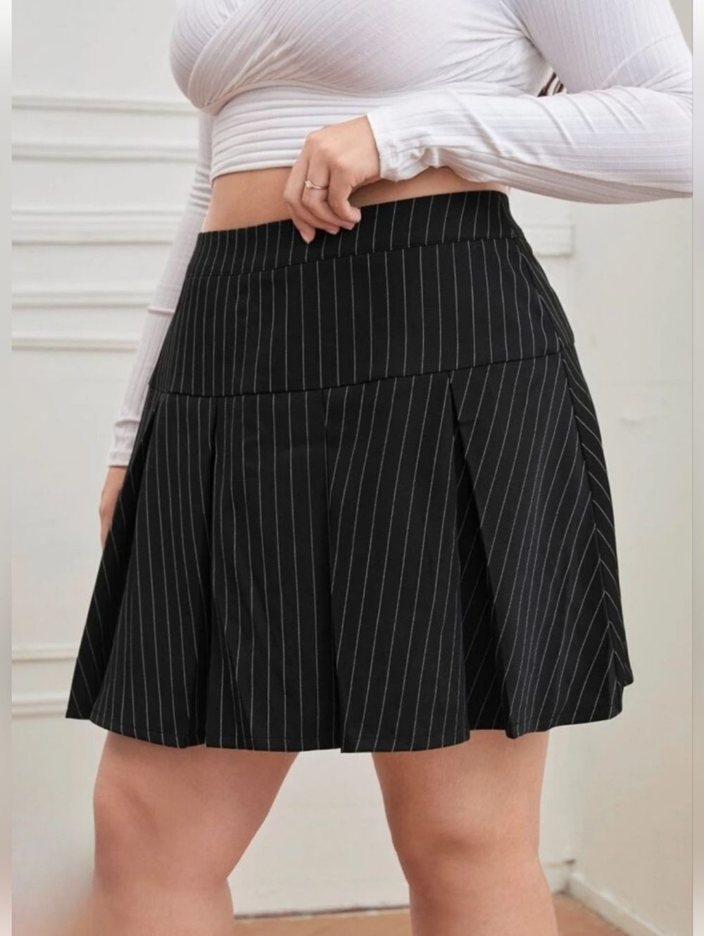 Shein M High Waist Black Pinstripe Pleated Mini Skirt 1484-AH